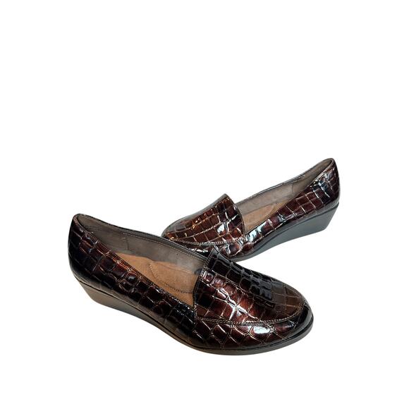 NWOT Aerosoles Size 9.5 Brown Embossed Leather Wedge Loafer Work Closed Toe - Picture 2 of 12